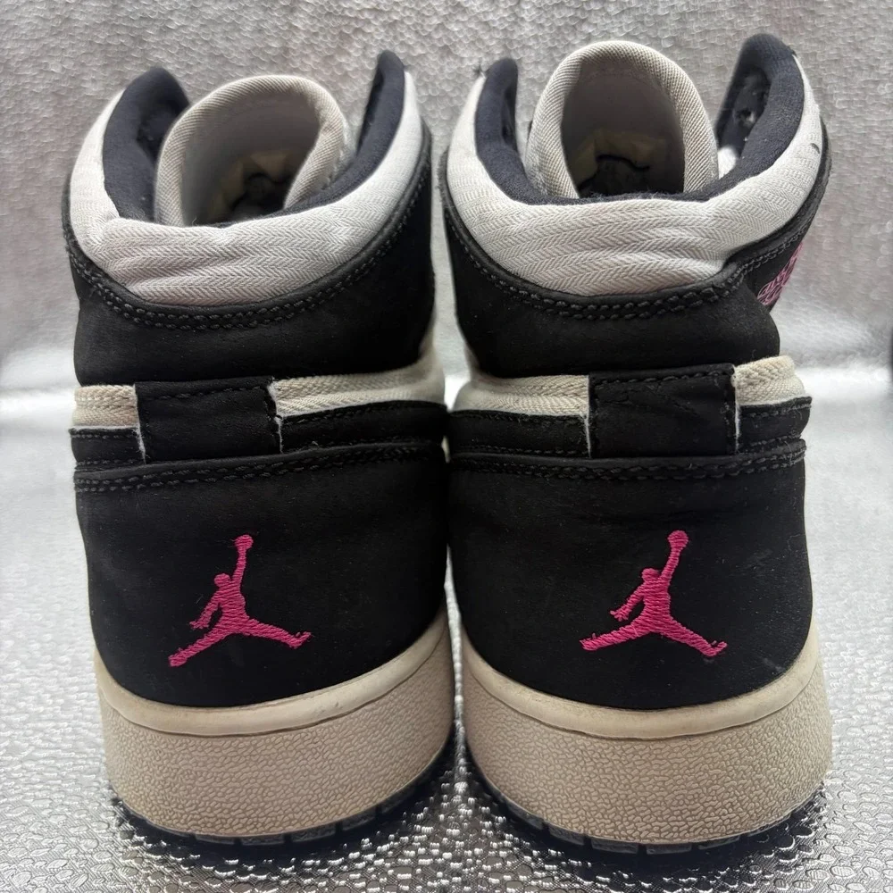 Nike product pair